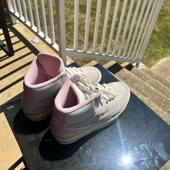 Pink Jordan 2’s - Picture 2 of 3